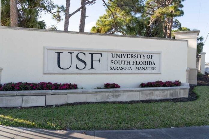 Sarasota,,Florida,,Usa,-,January,11,,2022:,Sign,Of,University