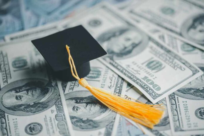 Saving,Money,Coin,With,Banking,Investment,,Finance,Education,Concept.,Planning