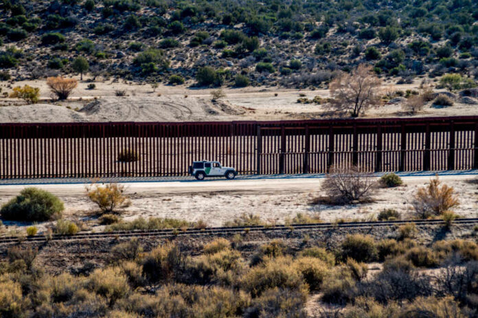 Editorial,-,December,3,,2015:,Us,-,Mexican,Border,Fence