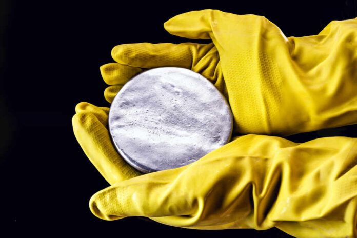 A,Highly,Enriched,Uranium,Billet.,Highly,Radioactive,Material,Used,In