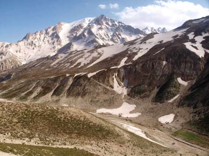 Zagros,Mountains,,Iran,,May,13,,2016:,Peak,In,Zagros,Mountains,
