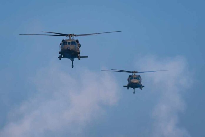 American,Black,Hawk,Helicopter,Sikorsky,Uh,-,60m,Attack,Takes