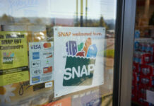 Sign indicating SNAP benefits are accepted at the grocery store